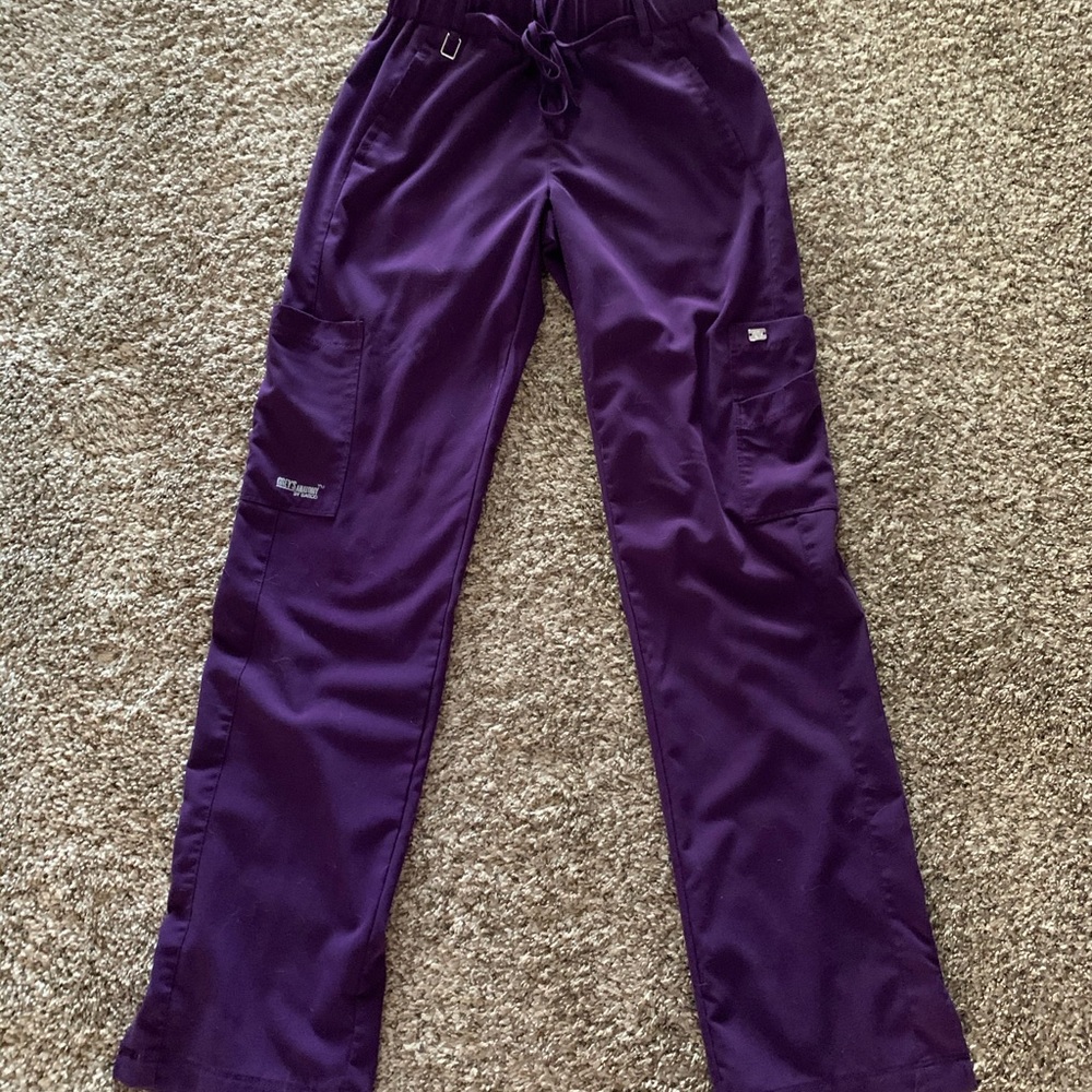 Grey’s anatomy plum scrubs